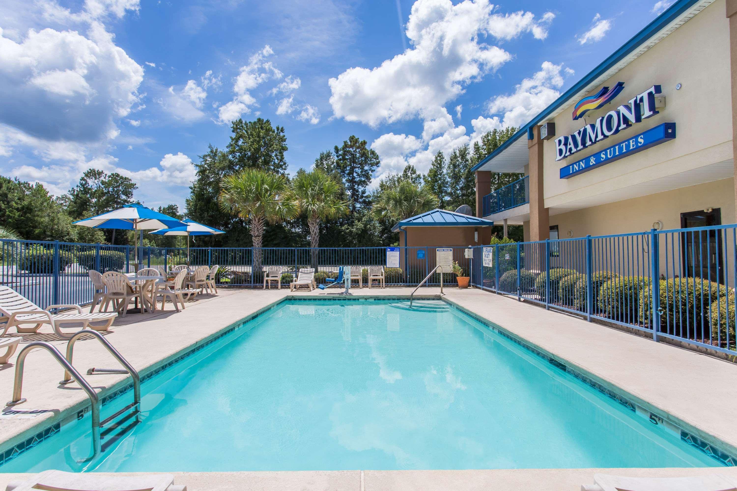 Baymont Inn & Suites Мэннинг Экстерьер фото
