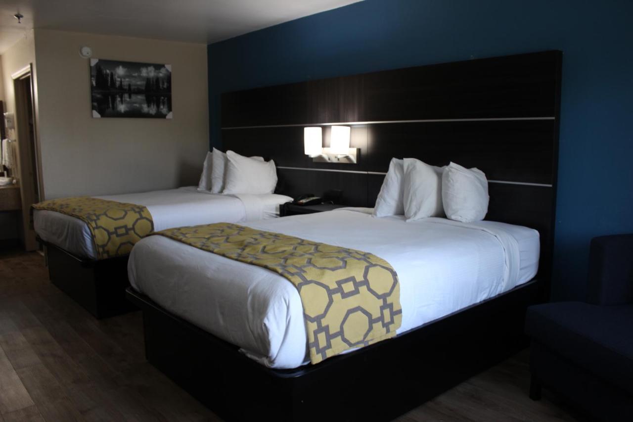Baymont Inn & Suites Мэннинг Экстерьер фото
