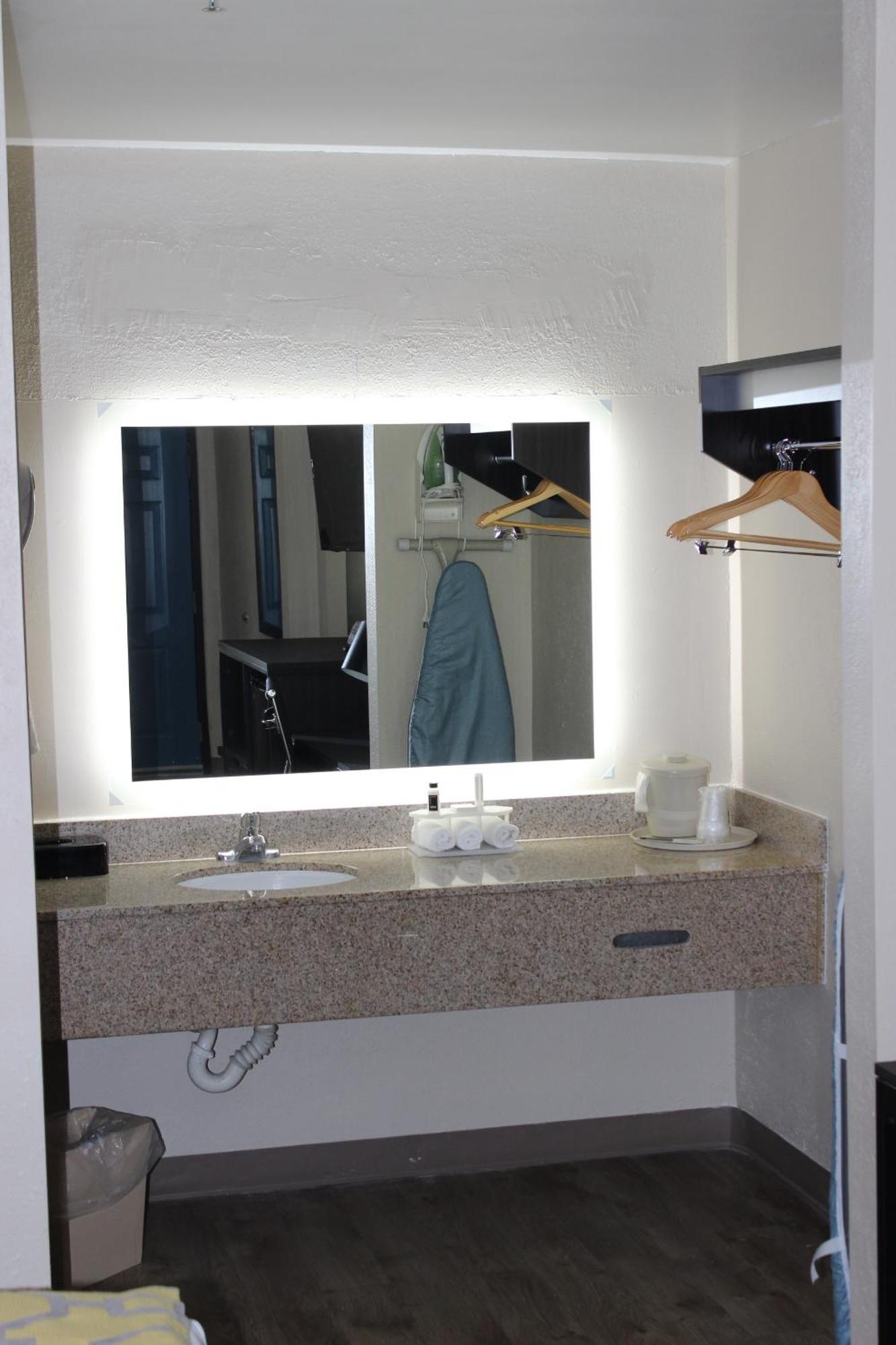 Baymont Inn & Suites Мэннинг Экстерьер фото