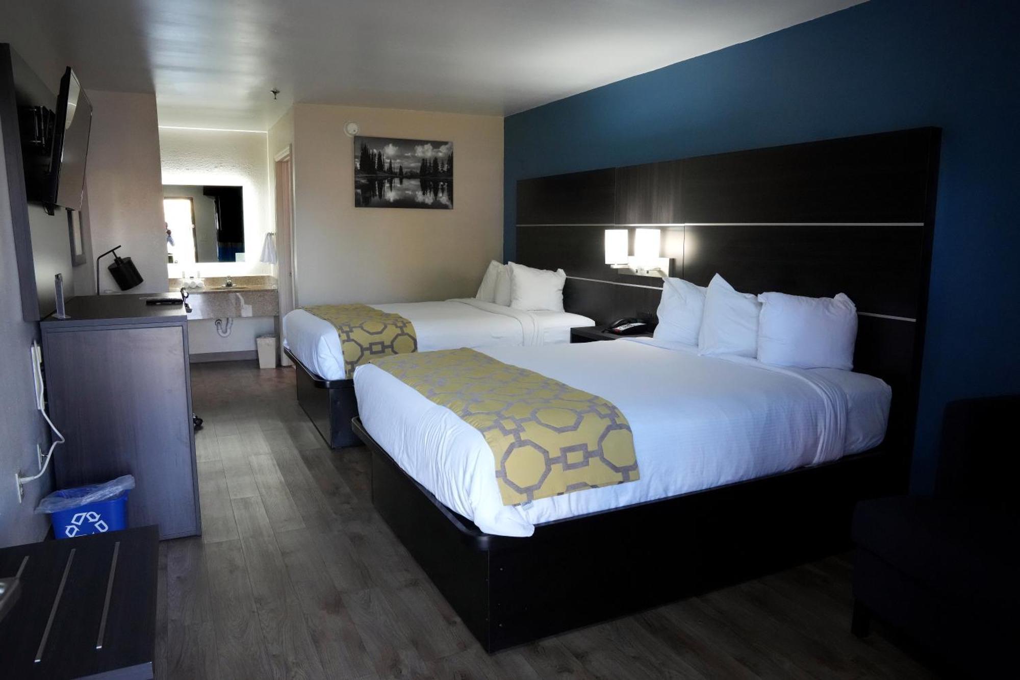 Baymont Inn & Suites Мэннинг Экстерьер фото
