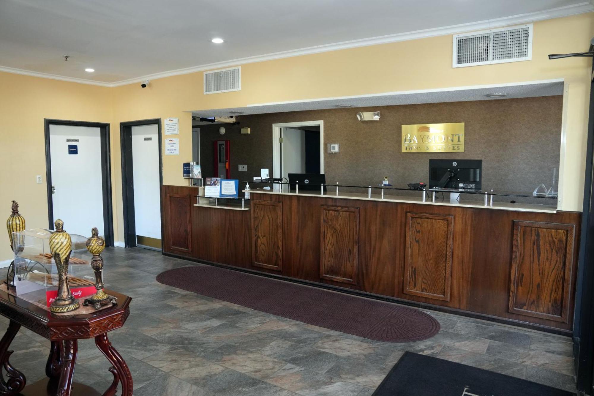 Baymont Inn & Suites Мэннинг Экстерьер фото