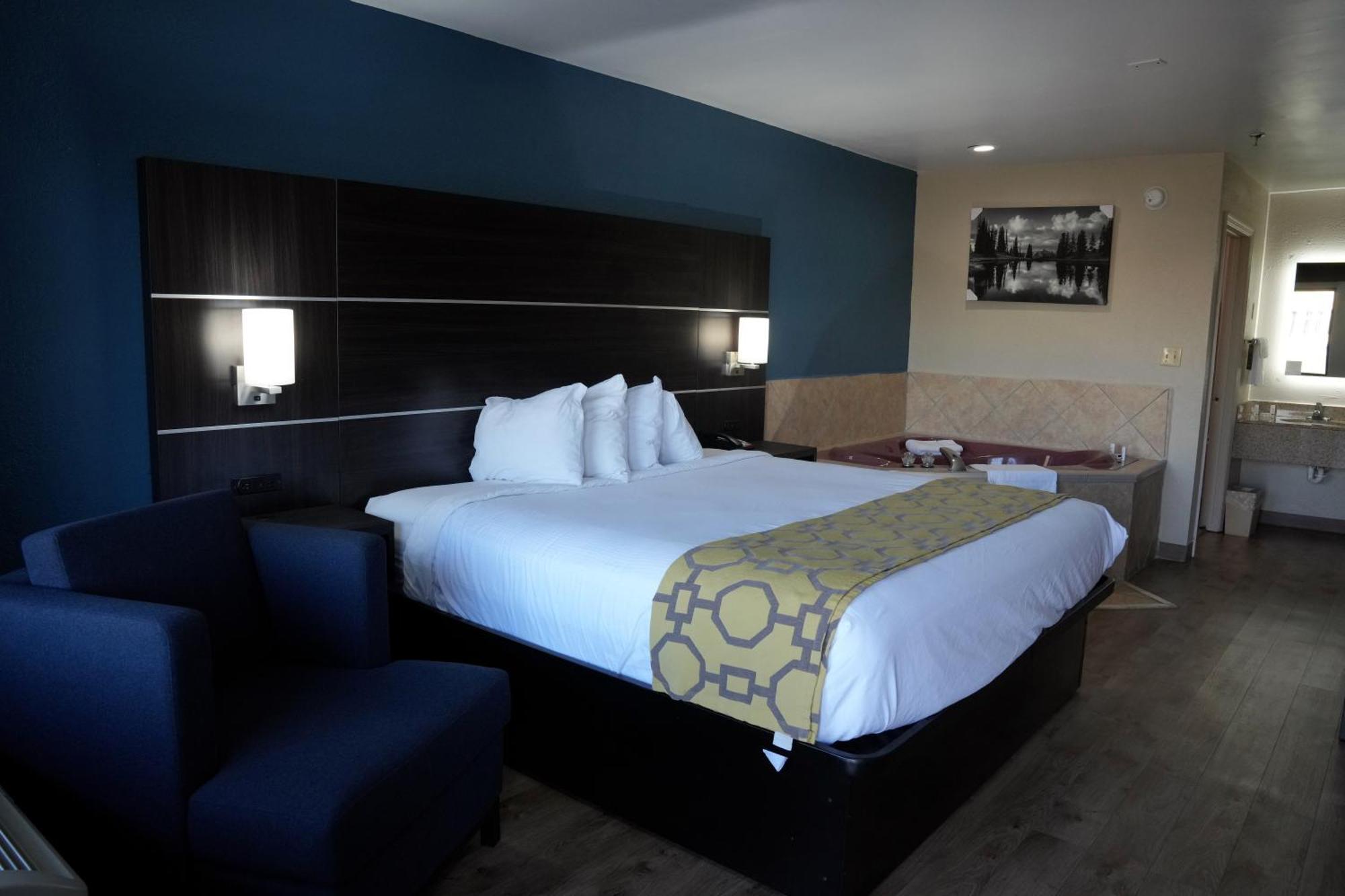 Baymont Inn & Suites Мэннинг Экстерьер фото
