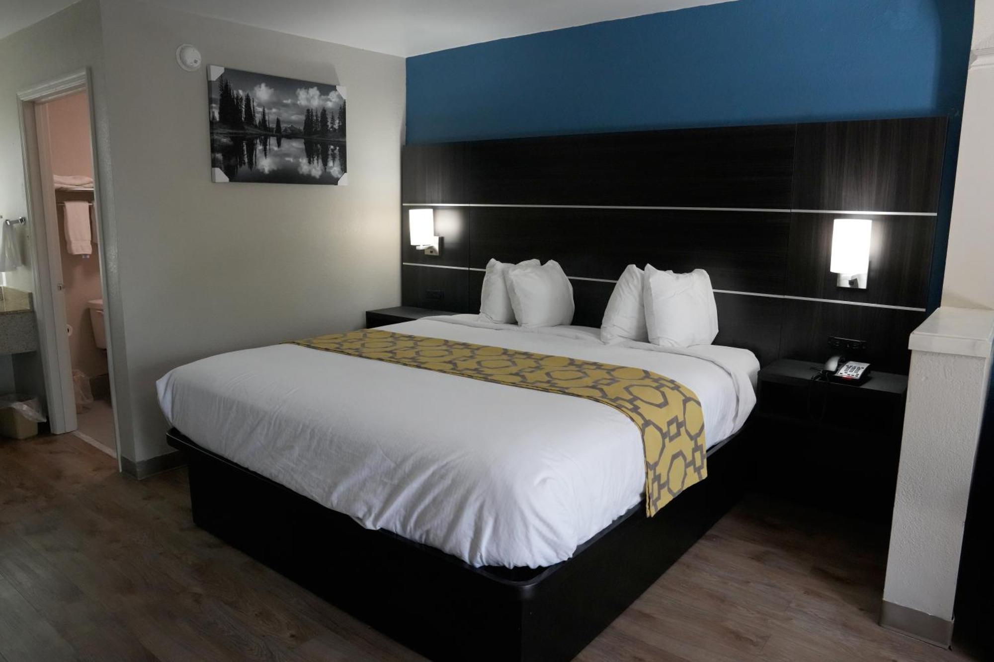 Baymont Inn & Suites Мэннинг Экстерьер фото