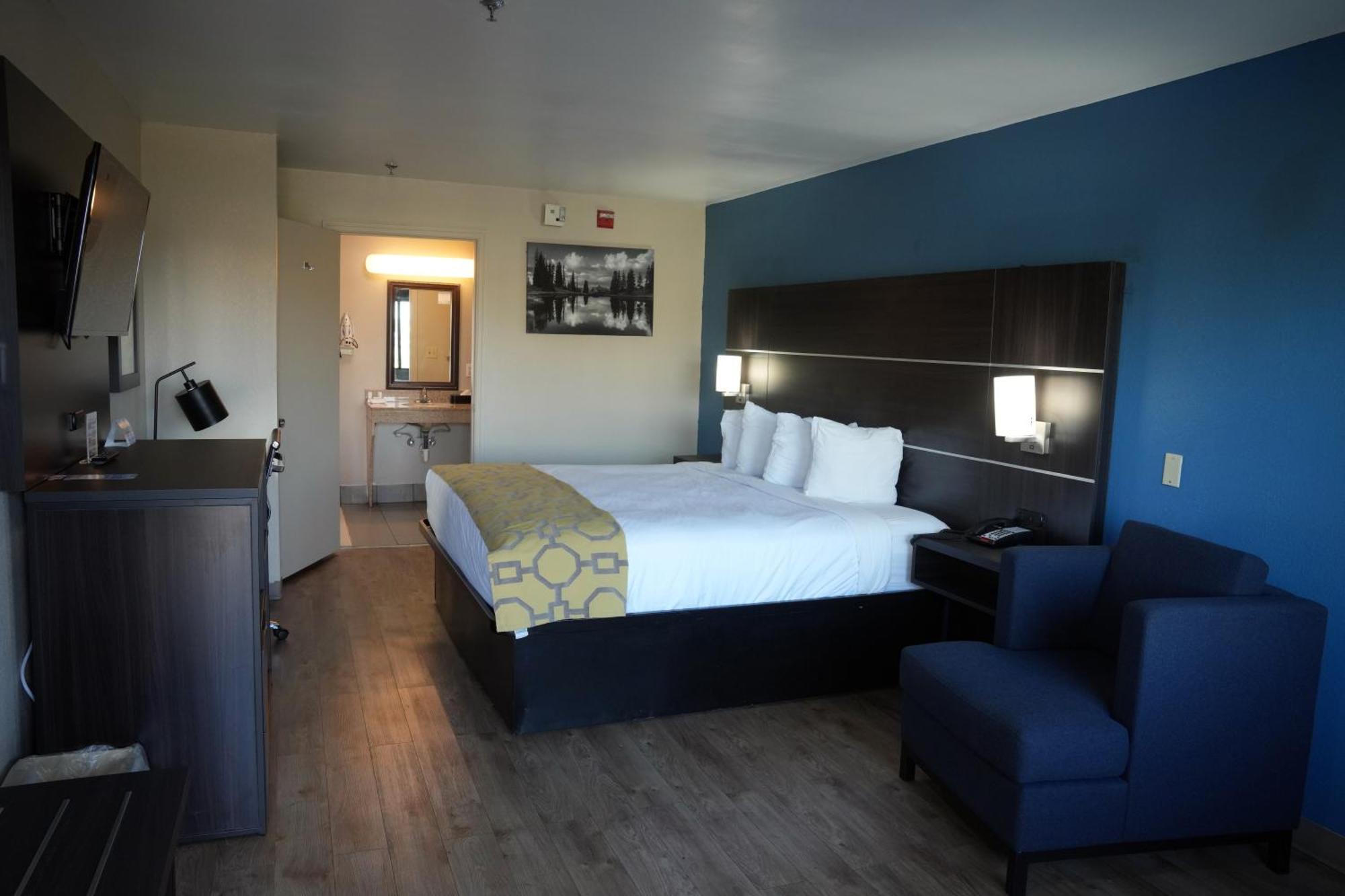 Baymont Inn & Suites Мэннинг Экстерьер фото