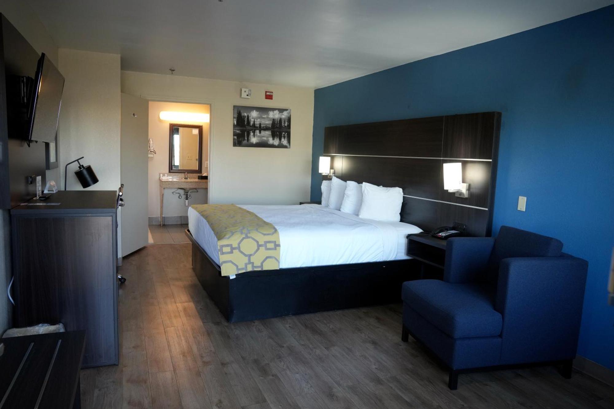 Baymont Inn & Suites Мэннинг Экстерьер фото