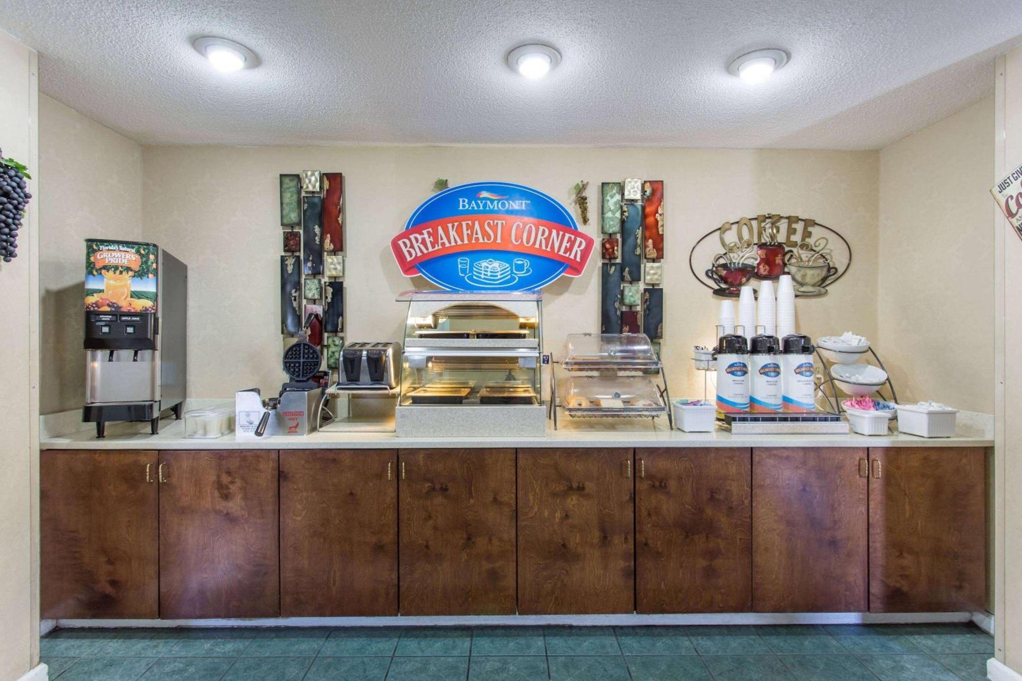 Baymont Inn & Suites Мэннинг Экстерьер фото