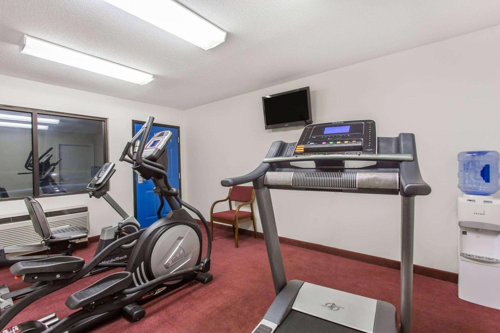 Baymont Inn & Suites Мэннинг Экстерьер фото